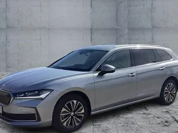 Aluminiumsilber metallic Gebraucht 2024 Skoda Superb Selection Kombi | 36.870 € (Fairer Preis)