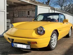 Gelb Gebraucht 1993 Alfa Romeo Spider Cabrio | 16.690 €