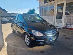 Schwarz Gebraucht 2011 Mercedes B180 Van / Kleinbus | 5.499 € (Fairer Preis)