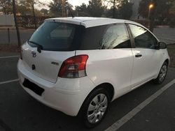 Weiß Gebraucht 2010 Toyota Yaris Limousine | 3.000 € (Teuer)