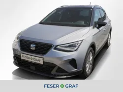 Urban silber metallic/midnight schwarz metalllic Gebraucht 2024 Seat Arona Beats SUV | 22.940 € (Guter Preis)