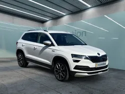 Weiß Gebraucht 2020 Skoda Karoq Scout 4x4 SUV | 23.980 € (Etwas zu teuer)