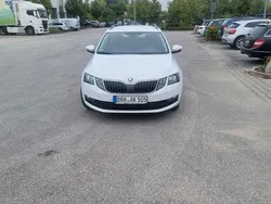Weiß Gebraucht 2018 Skoda Octavia Ambition Kombi | 8.900 € (Superpreis)