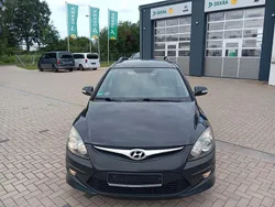 Schwarz Gebraucht 2011 Hyundai i30 Edition Kombi | 5.500 € (Teuer)