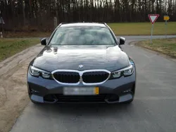 Grau Gebraucht 2019 BMW 320 Sport Line Kombi | 19.500 € (Fairer Preis)