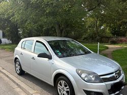 Grau Gebraucht 2009 Opel Astra Kleinwagen | 2.200 € (Fairer Preis)