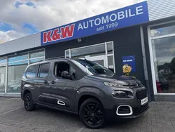 Grau Gebraucht 2023 Citroën Berlingo Feel Van / Kleinbus | 30.490 € (Etwas zu teuer)