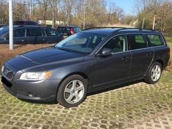Grau Gebraucht 2012 Volvo V70 Momentum Kombi | 5.490 € (Guter Preis)