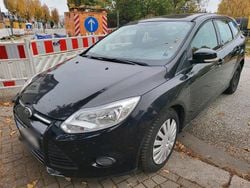 Schwarz Gebraucht 2011 Ford Focus Kombi | 1.950 €