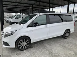 Bergkristallweiss metallic Gebraucht 2021 Mercedes V220 Van / Kleinbus | 32.850 € (Superpreis)