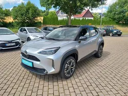 Silber Neu 2025 Toyota Yaris Cross Plus SUV | 32.490 €