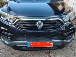 Schwarz Gebraucht 2017 Ssangyong (KGM) Rexton SUV | 16.400 €
