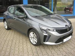 Grau Gebraucht 2024 Renault Clio V Evolution Limousine | 15.990 € (Fairer Preis)