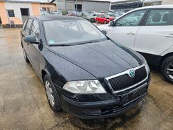 Schwarz Gebraucht 2011 Skoda Octavia Classic Kombi | 2.200 € (Guter Preis)