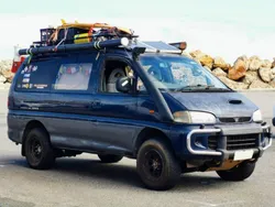 Blau Gebraucht 1996 Mitsubishi L400 Van / Kleinbus | 23.000 €