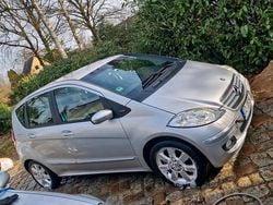 Silber Gebraucht 2006 Mercedes 200 Kleinwagen | 2.000 €