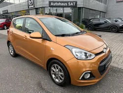 Gold Gebraucht 2016 Hyundai i10 YES! Kleinwagen | 7.790 € (Fairer Preis)