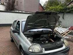 Silber Gebraucht 2000 Renault Clio II Kleinwagen | 950 €