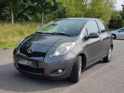 Grau Gebraucht 2010 Toyota Yaris Life Limousine | 3.800 € (Guter Preis)