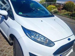 Weiß Gebraucht 2016 Ford Fiesta Trend Kleinwagen | 4.400 € (Fairer Preis)