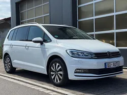 Pure white Gebraucht 2024 VW Touran Van / Kleinbus | 32.890 € (Fairer Preis)