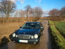 Blau Gebraucht 1999 Mercedes E280 Elegance Limousine | 7.400 € (Teuer)
