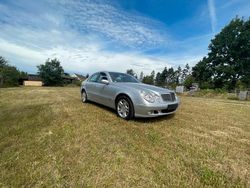 Silber Gebraucht 2005 Mercedes E350 Limousine | 9.900 € (Teuer)