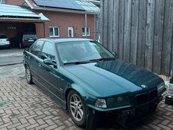 Grün Gebraucht 1997 BMW 320 M Sport Limousine | 3.200 € (Superpreis)