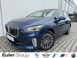 Phytonicblau metallic Gebraucht 2024 BMW 218 Active Tourer Luxury Line Van / Kleinbus | 28.733 € (Superpreis)