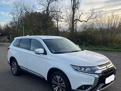 Weiß Gebraucht 2020 Mitsubishi Outlander Diamant Edition SUV | 22.999 € (Etwas zu teuer)