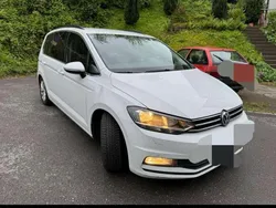 Weiß Gebraucht 2016 VW Touran Comfortline Van / Kleinbus | 4.490 € (Guter Preis)