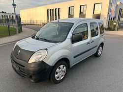 Space grau Gebraucht 2009 Renault Kangoo Expression Van / Kleinbus | 2.099 € (Etwas zu teuer)