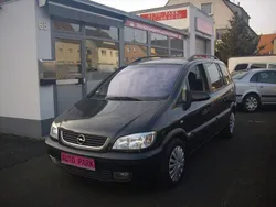 Schwarz Gebraucht 2002 Opel Zafira Executive Van / Kleinbus | 990 € (Fairer Preis)