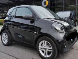 Schwarz Gebraucht 2023 Smart ForTwo Electric Drive Coupé | 15.200 € (Etwas zu teuer)