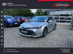 Shimmering silver Gebraucht 2023 Toyota Corolla Team Limousine | 26.250 € (Fairer Preis)