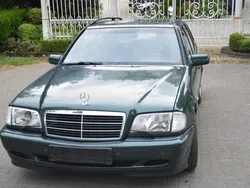 Grün Gebraucht 2000 Mercedes C200 Kombi | 2.500 € (Etwas zu teuer)