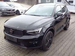 Onyx black (metallic) Gebraucht 2024 Volvo XC40 Plus SUV | 37.750 € (Fairer Preis)