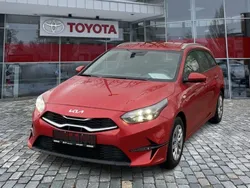 Rot (metallic) Gebraucht 2023 Kia Ceed Kombi | 15.390 €