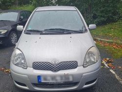 Silber Gebraucht 2004 Toyota Yaris Kleinwagen | 2.200 € (Etwas zu teuer)