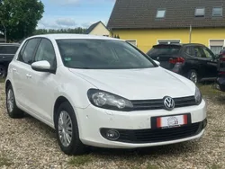 Weiß Gebraucht 2010 VW Golf VI Team Limousine | 6.490 € (Etwas zu teuer)