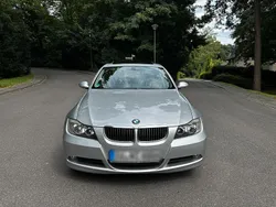 Grau Gebraucht 2005 BMW 325 Limousine | 6.600 €