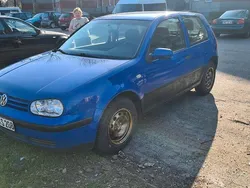 Blau Gebraucht 2001 VW Golf IV Kleinwagen | 1.599 €