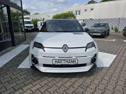 Perlmuttweiß metallic, black Neu 2025 Renault R5 Urban Kleinwagen | 31.790 € (Etwas zu teuer)