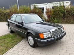 Schwarz Gebraucht 1992 Mercedes E230 Limousine | 9.999 €