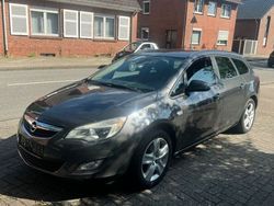 Grau Gebraucht 2011 Opel Astra Edition Kombi | 2.750 € (Fairer Preis)
