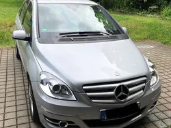Silber Gebraucht 2011 Mercedes B200 Van / Kleinbus | 12.000 €