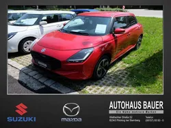 Burning red pearl met Neu 2025 Suzuki Swift Comfort+ Kleinwagen | 21.890 €