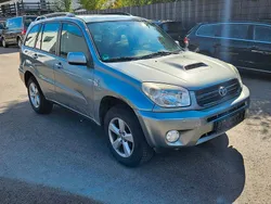 Grün Gebraucht 2005 Toyota RAV4 Executive SUV | 3.450 € (Superpreis)