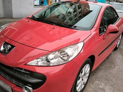 Rot Gebraucht 2007 Peugeot 207 CC Cabrio | 1.900 € (Guter Preis)