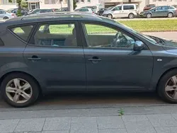 Grau Gebraucht 2012 Kia Ceed Edition 7 Limousine | 2.800 € (Fairer Preis)